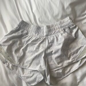LULULEMON Hotty Hot Low-Rise Lined Shorts